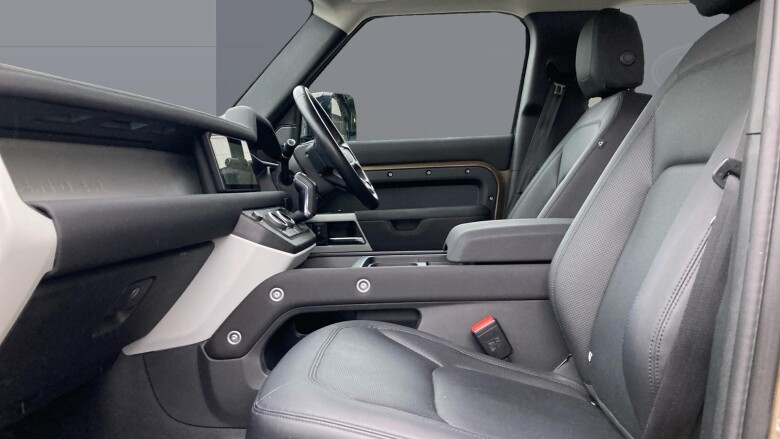 Land Rover Defender 3.0 D250 SE 110 5dr Auto [7 Seat] Diesel Estate